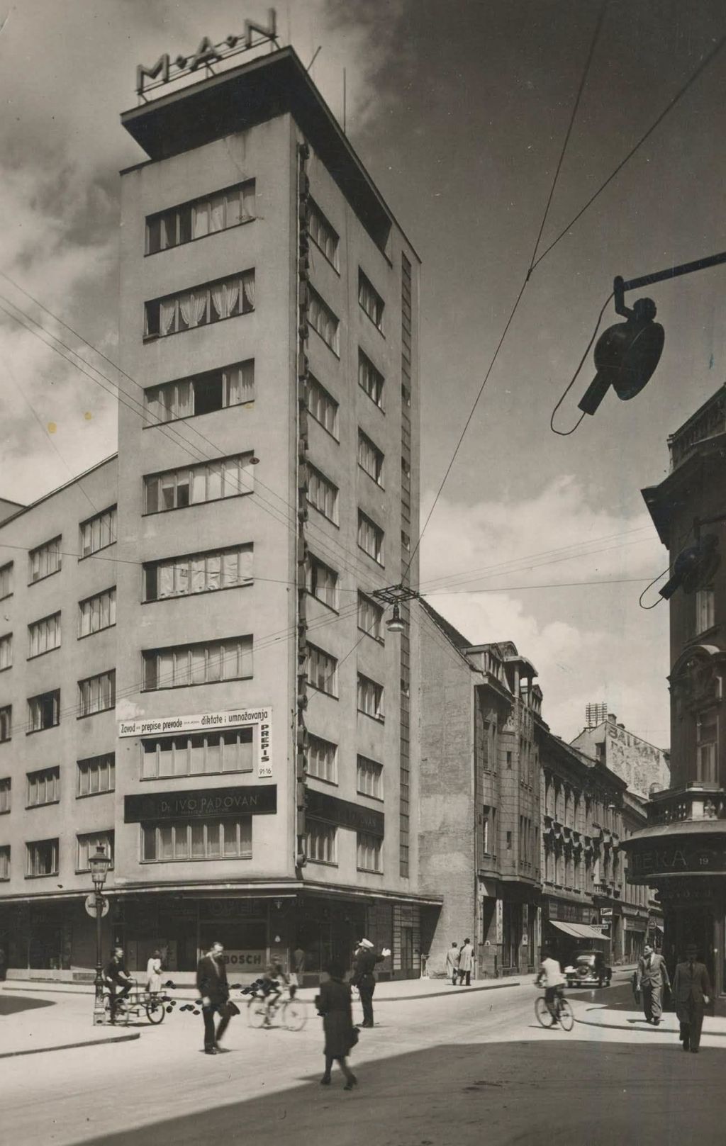 Masarykova-Gundulićeva 1936. godine. Neboder Radovan